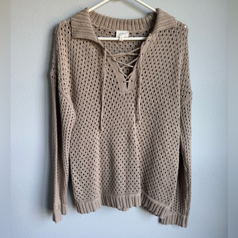 Cyrus Women's Taupe Lace Up V-Neck Loose Crochet Boho Coastal Sweater Size Small